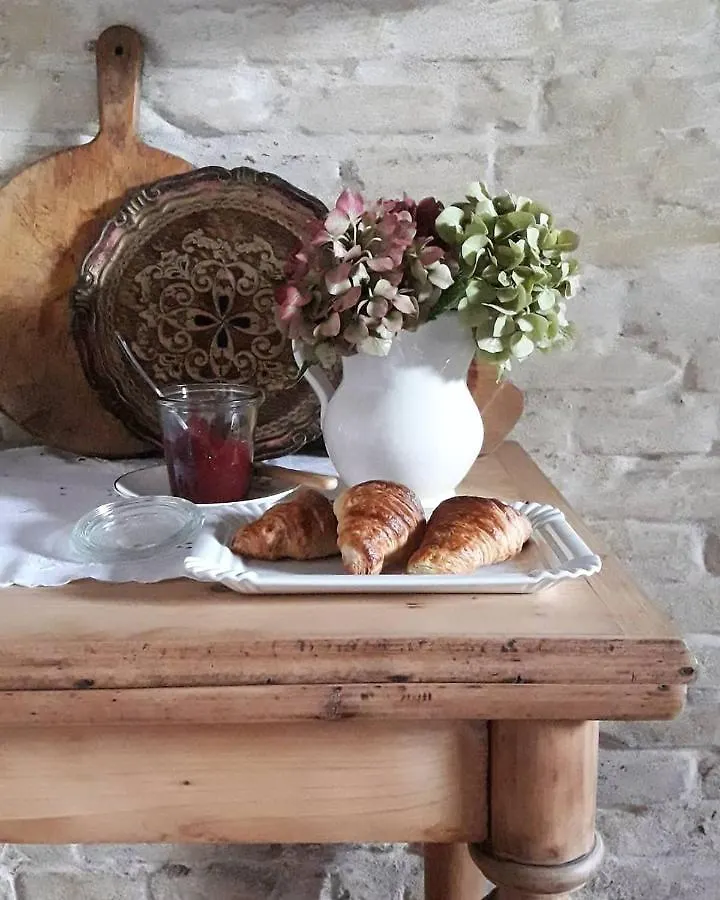 Piccola Corte Antica Bed and Breakfast Corticelle Pieve Bed & Breakfast